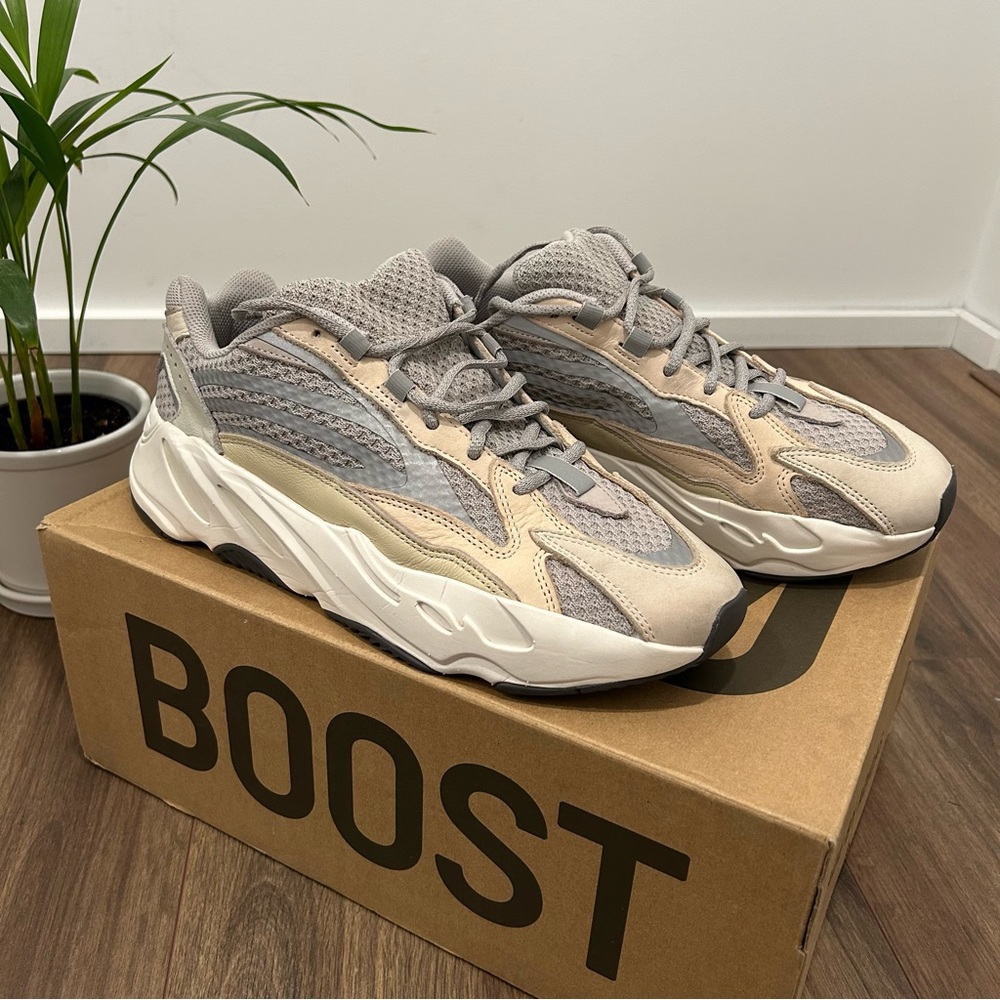 Adidas Yeezy Boost 700 V2 Cream with original box US 10